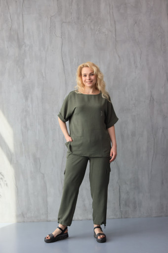 Літній жіночий костюм